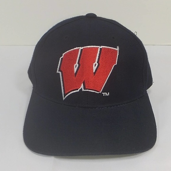 Vintage Top of the World Wisconsin Badgers Fitted Cap  Wisconsin Badgers Sports Specialties Embroidered Ball Hat Size 7
